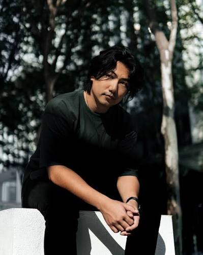 Adam Izzy portrait
